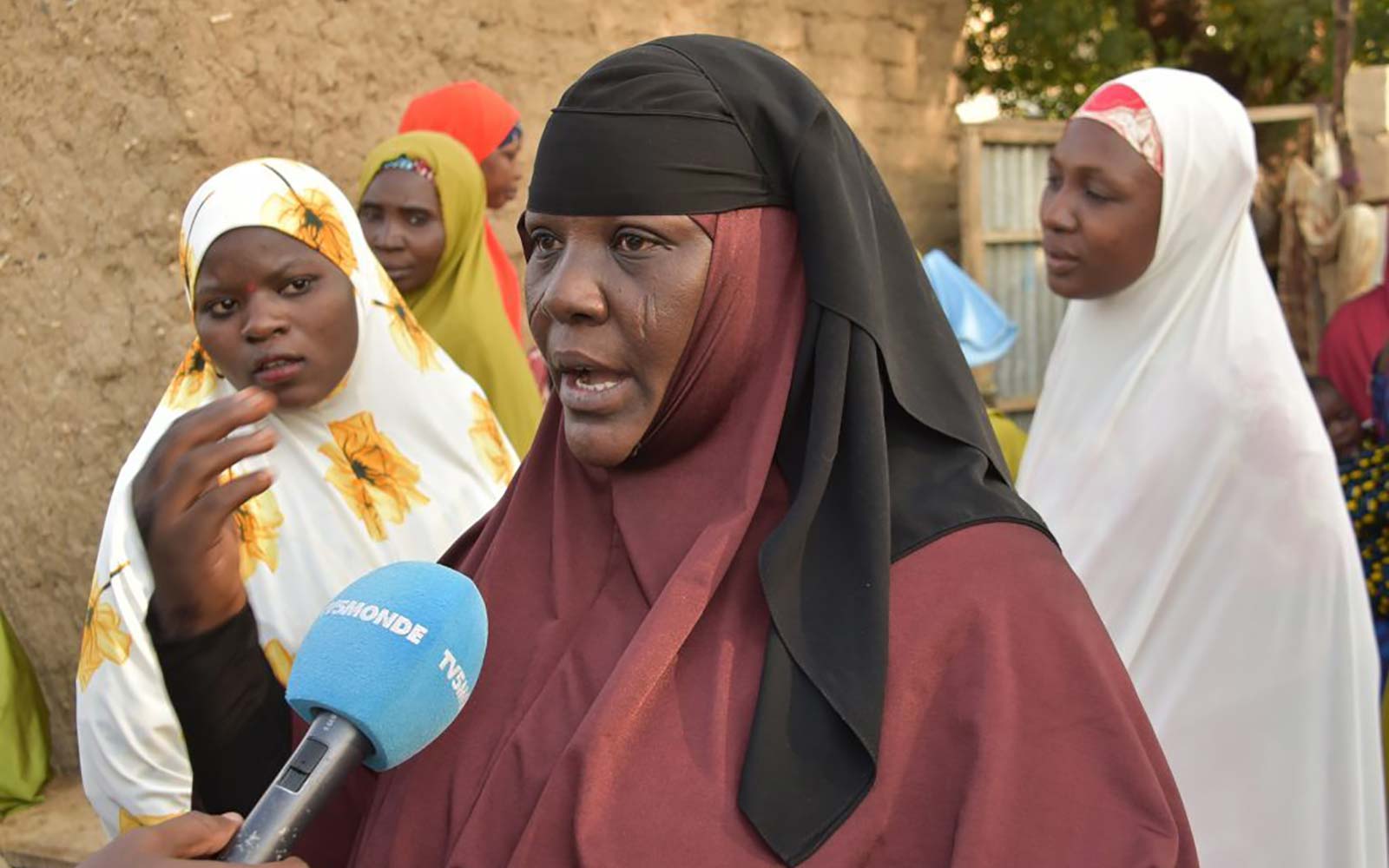 Malama Ouani speaking to the women